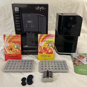 Levo II Machine Oil Infuser infusion Licorice Black Perfect condition